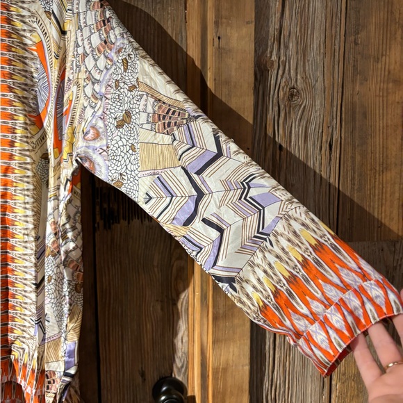 Silk unique design Johnny Was top - Picture 2 of 5